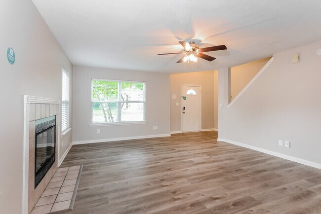 Foto del edificio - 56 Knoll Ln