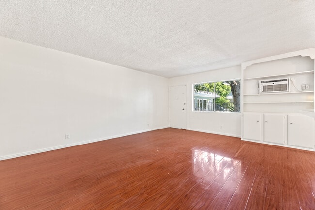 Foto del edificio - 10535 Lindley Avenue