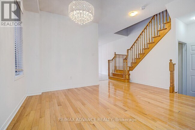 Building Photo - 137 Laramie Crescent