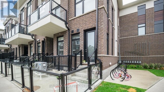 Building Photo - 755 Omega Dr