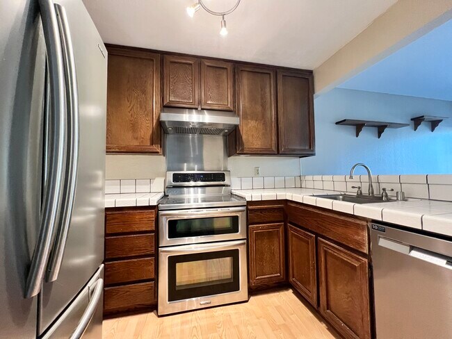 Building Photo - 4850 Pine Forest Pl