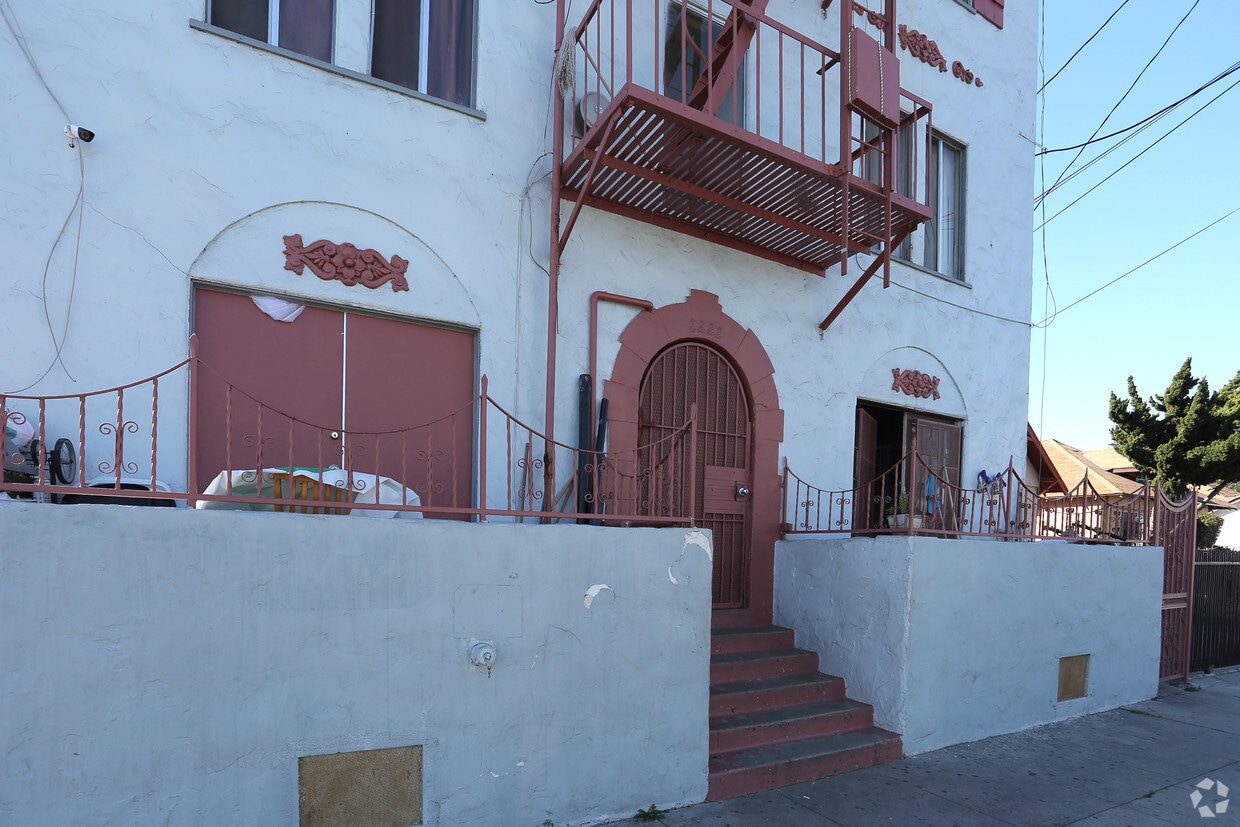 Entrance - 2222 Inez St