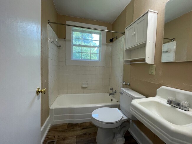 Foto del edificio - 571 Whitehead Rd