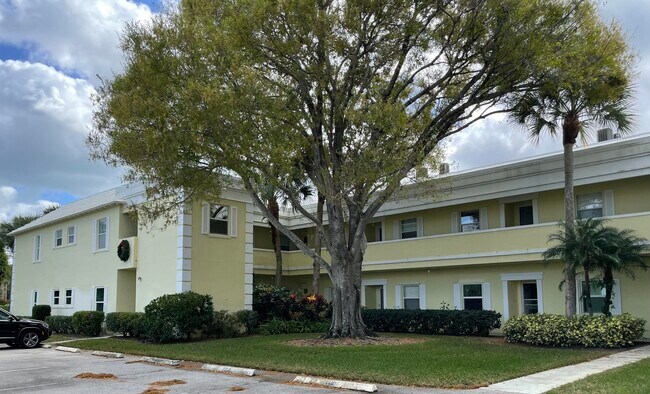 Building Photo - 1600 SE St Lucie Blvd