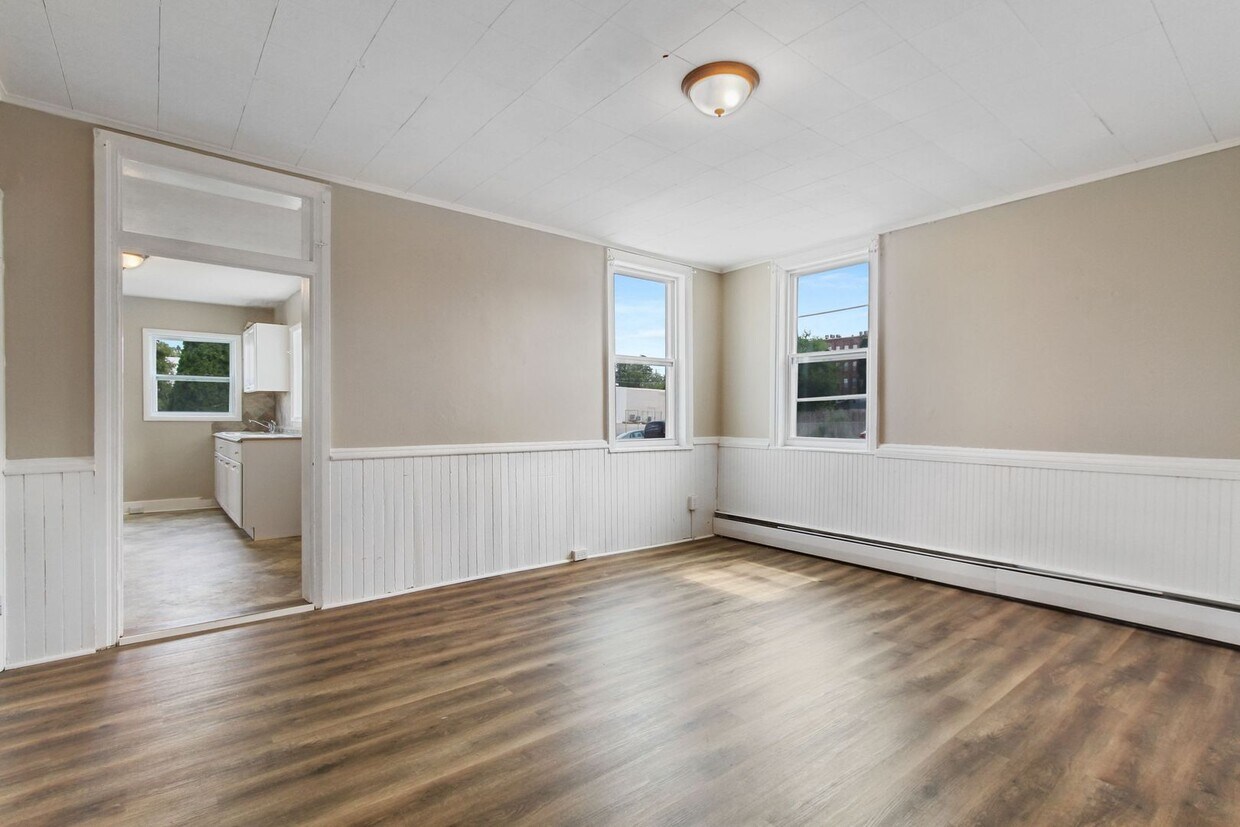 Foto principal - Spacious 3 Bedroom home Located in York, Pa!