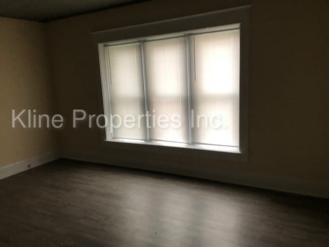 Building Photo - 32 N Gladstone Ave