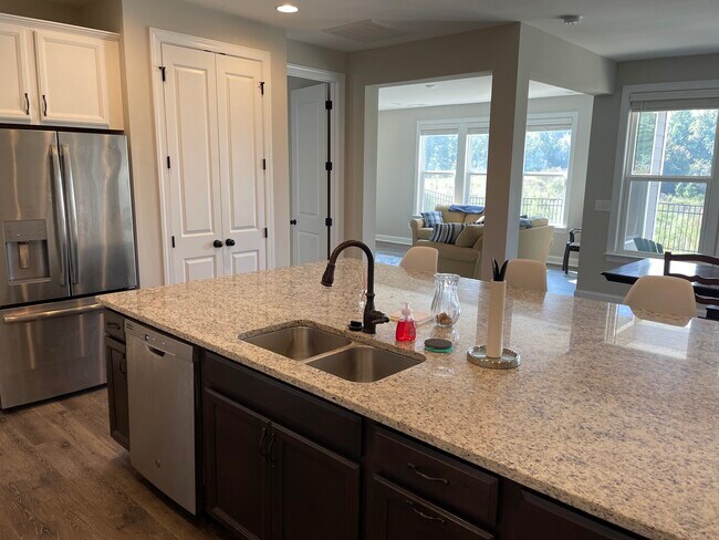 Foto del edificio - 111 Holsworthy Dr