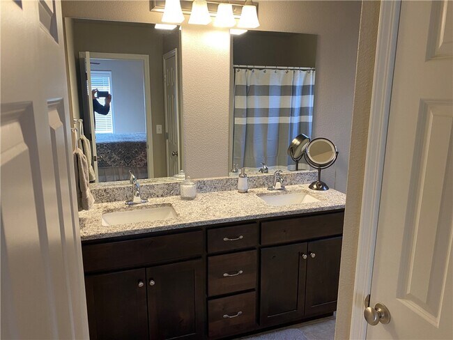 Foto del edificio - 93 Kinloch Dr