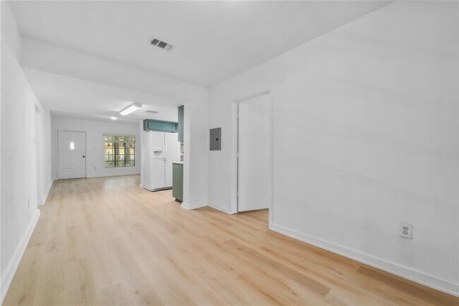 Building Photo - 4001 Maplewood Ave