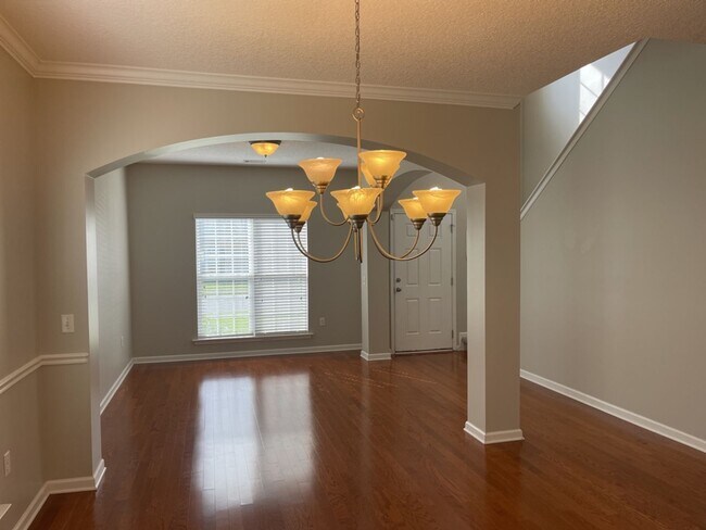Building Photo - *Available Now* 72 Rhett Lane in Richmond ...