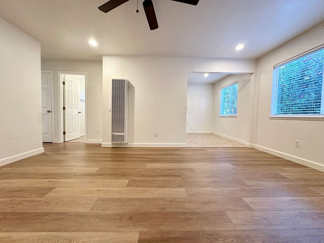 Foto principal - 443 E L St