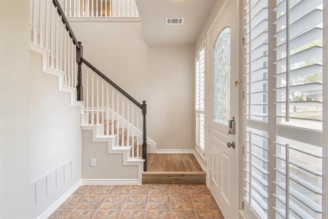 Foto del edificio - 6320 Park Meadow Ln