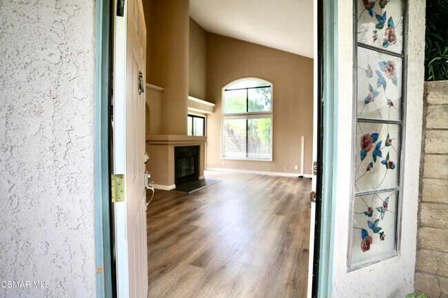 Foto del edificio - 2704 Simi Hills Ln
