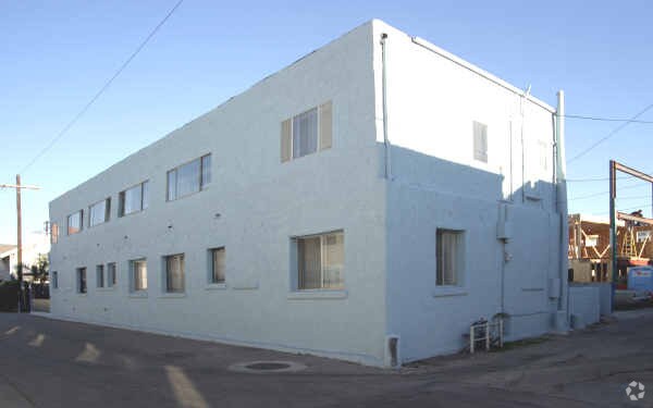 Primary Photo - 14-16 Wavecrest Ave