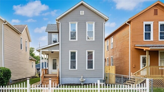 Building Photo - 1421 Central Ave