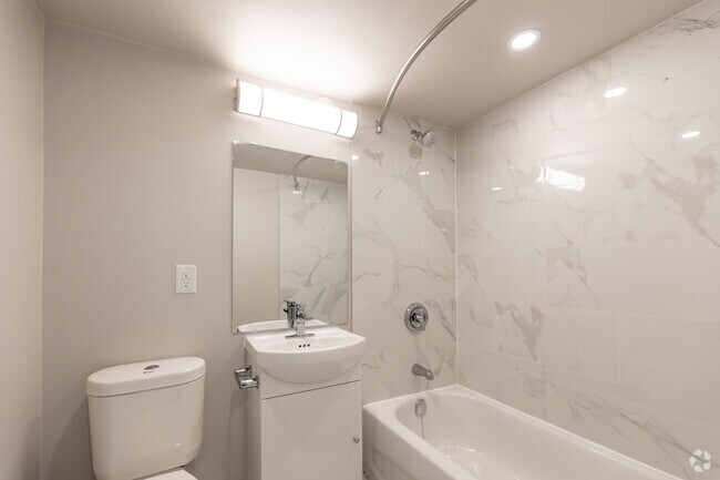 Bachelor - 433SF - Salle de bain - Sunset Tower - 200 James Avenue