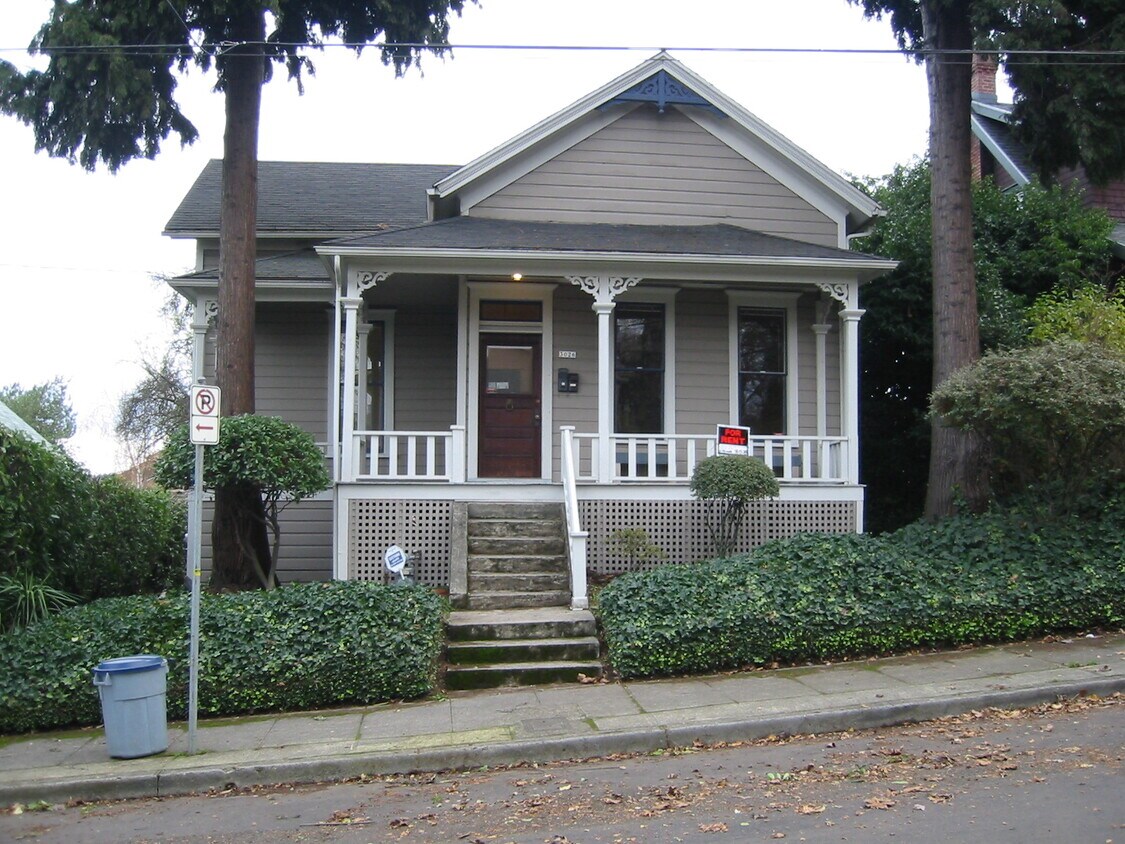 Primary Photo - 3026 SE 6th Ave
