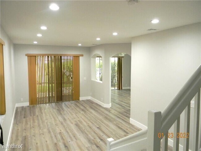 Building Photo - 4 br, 2.5 bath House - 10657 NW 1st St