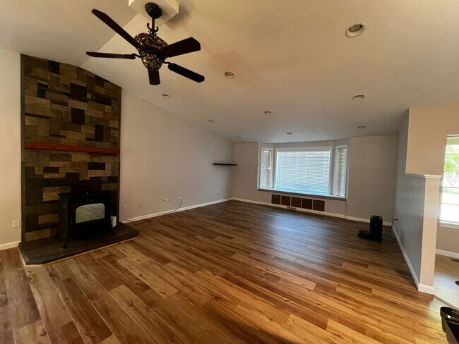 Foto del edificio - Beautiful 4BD in Birch Bay Village!