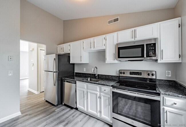 Building Photo - 253 W River St