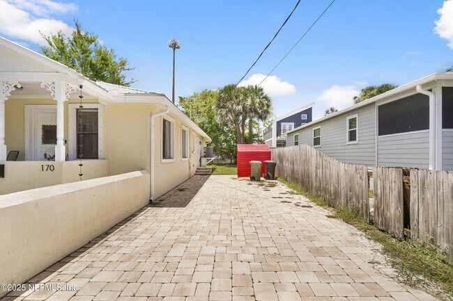 Building Photo - 170 Twine St