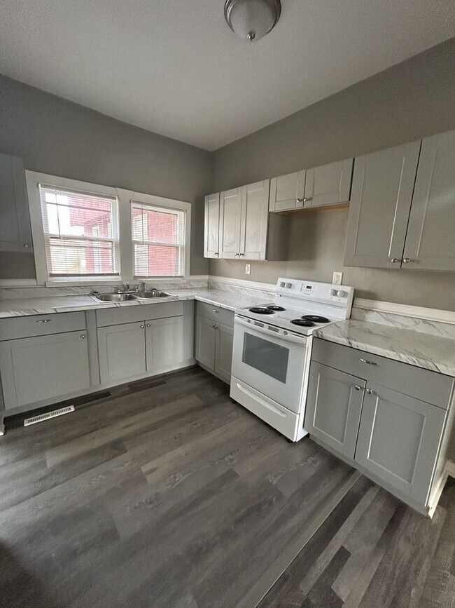 Foto del edificio - 1919 S Broadway St