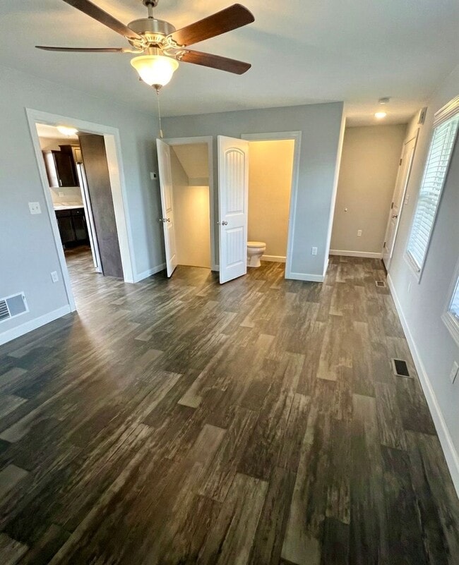 Building Photo - 206 Woodridge Dr