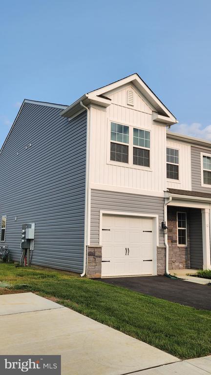 Primary Photo - 12 Nelsons Wy