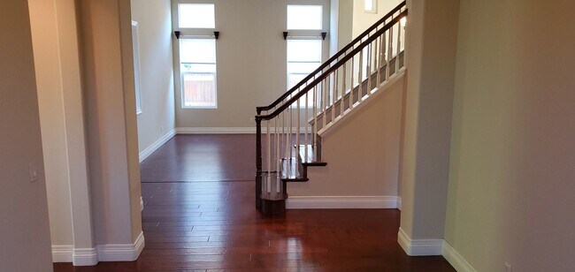 Building Photo - Gorgeous Camarillo Home!   Must See!!!