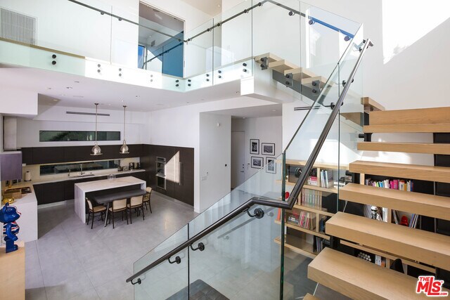 Foto del edificio - 361 N Kilkea Dr