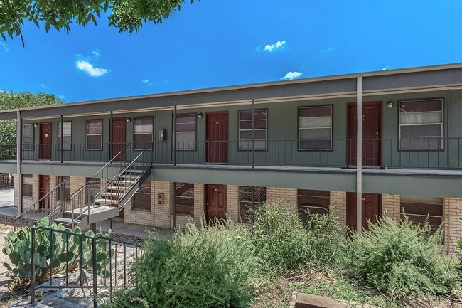 Building Photo - Leon Trace Apartments