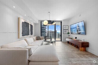 Building Photo - 1010 Brickell Ave