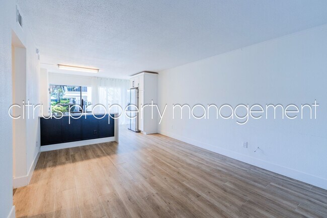 Foto del edificio - 2/1 Condo in Delaney Park