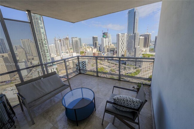 Foto del edificio - 350 S Miami Ave