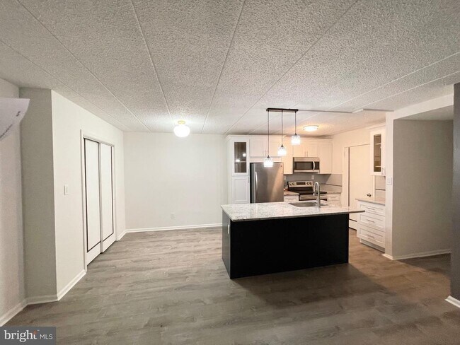 Building Photo - 50 Le Forge Ct