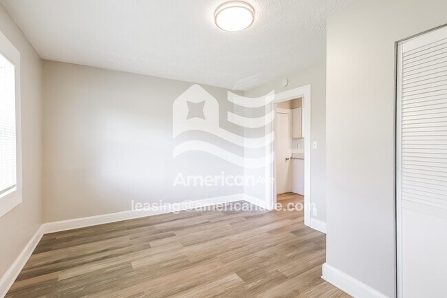 Building Photo - 2126 Dequincy St