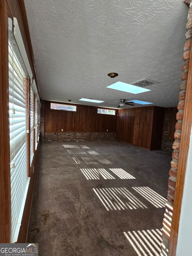 Building Photo - 170 Port Antonio Ct SW