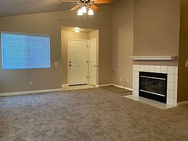 Building Photo - This is a beautiful 3bd./2 bath