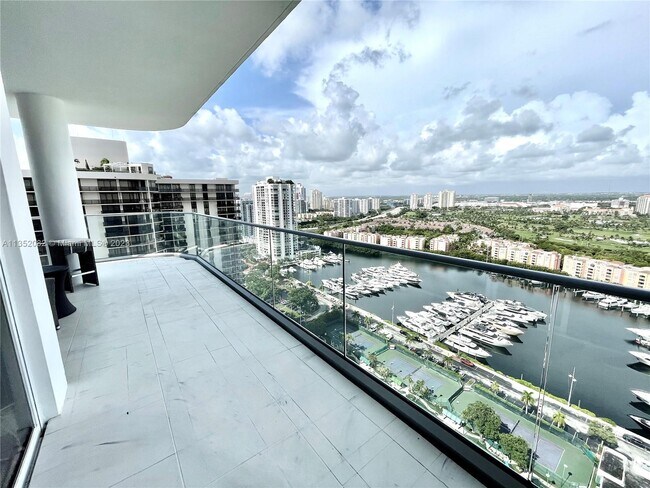 Foto del edificio - 19707 Turnberry Way