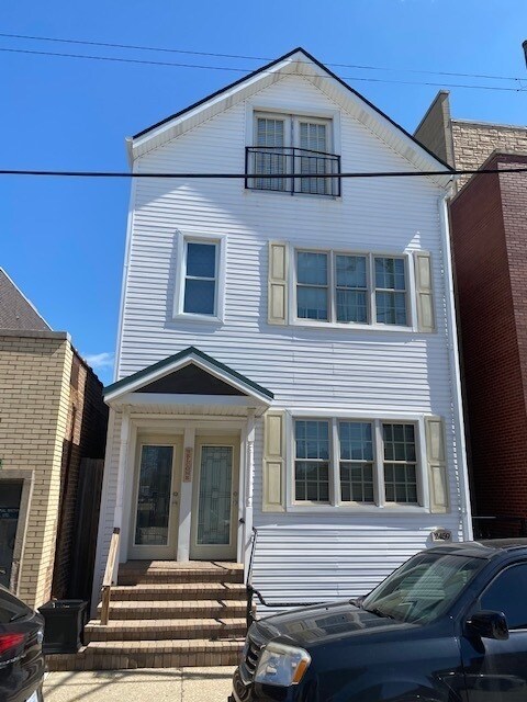 Primary Photo - 2459 N Clybourn Ave