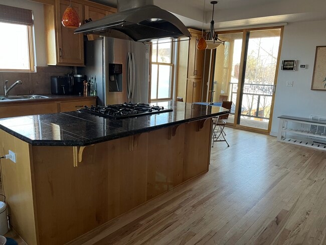 Gas range - 325 Cherry St