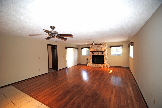 Foto del edificio - 1963 Ontario Cir S