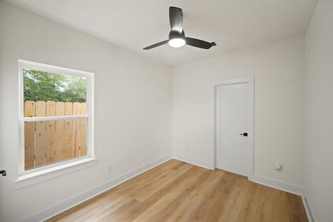 Building Photo - 4703 Oats St