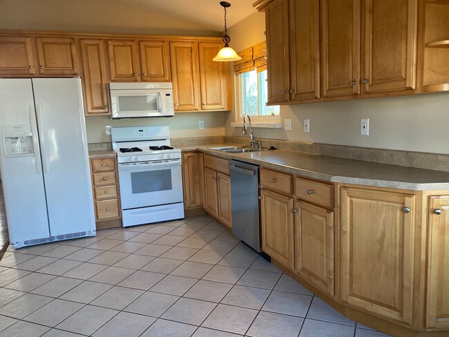 Kitchen - 88 Mallard Pointe Dr