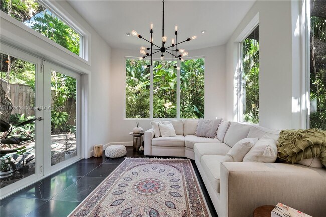 Building Photo - 3940 Loquat Ave
