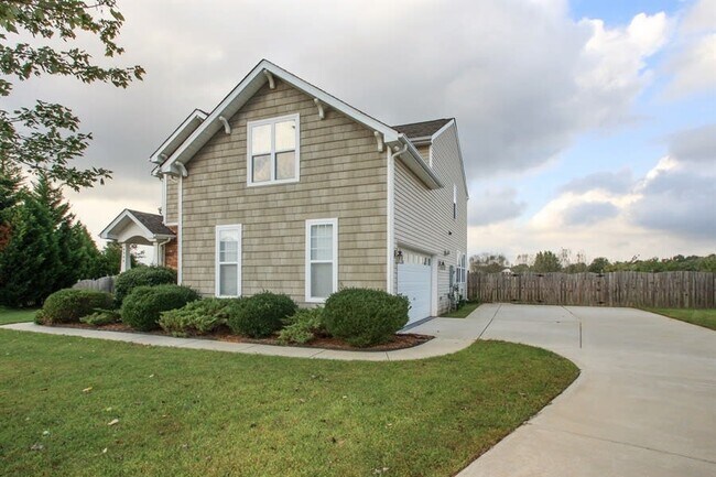 Building Photo - 4500 Sandtyn Dr