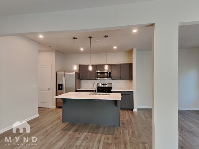 Building Photo - 1187 Park Center Cir