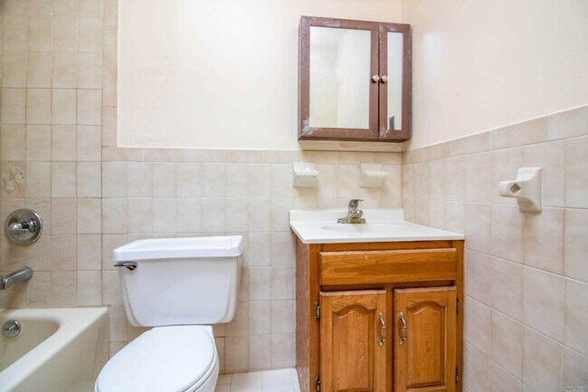 Foto del edificio - 162-05-162-45 45th Ave