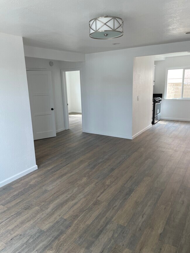 Foto del edificio - 6940 Woodley Ave