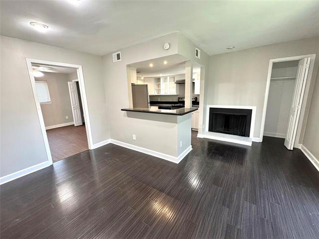 Primary Photo - 4023 N Hall St
